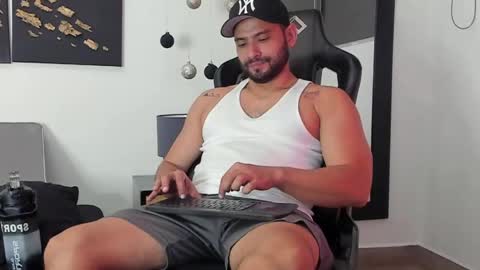 Dereck Vega online show from December 19, 2024, 1:07 am