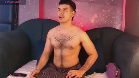 derek_voss online show from July 18, 2026, 12:42 pm