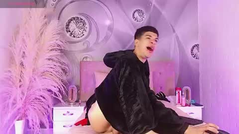 dilan_femboy_ online show from July 4, 2026, 2:23 pm