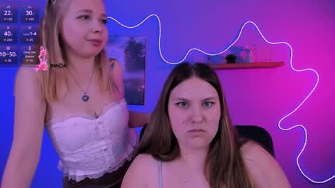 dina_bloom online show from April 30, 2026, 10:25 pm