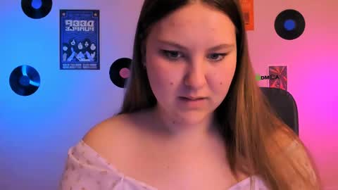 dina_bloom online show from May 6, 2026, 6:46 pm
