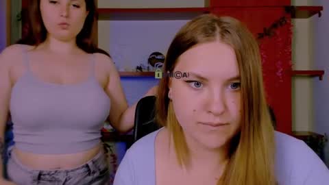 dina_bloom online show from June 24, 2026, 7:35 pm