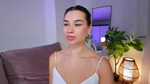 Tia online show from July 30, 2026, 7:02 pm