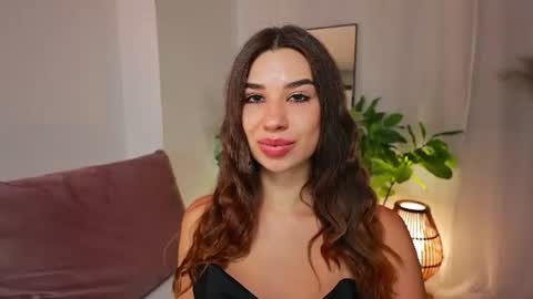 Tia online show from July 31, 2026, 9:03 pm