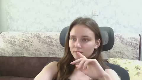 dolcezza_ online show from July 28, 2026, 11:17 am