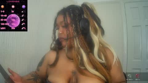DeeDee online show from June 19, 2026, 11:03 am