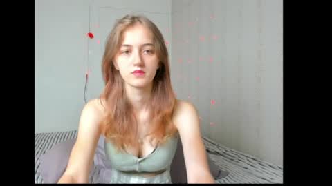 dreamy_pollyyy online show from June 24, 2026, 5:28 am