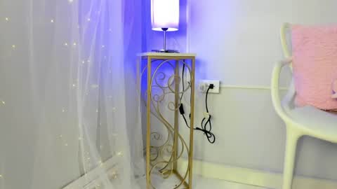 dulce__fiore07 online show from July 6, 2026, 12:02 pm