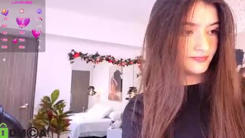 dulce_isabel_ online show from June 17, 2026, 3:53 am