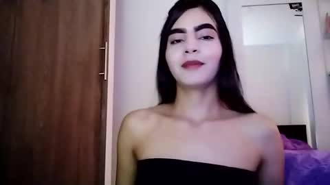 Snapshot of dulce_lucero chatting on February 14, 2025, 3:58 pm dulce_lucero online show from February 14, 2025, 3:58 pm