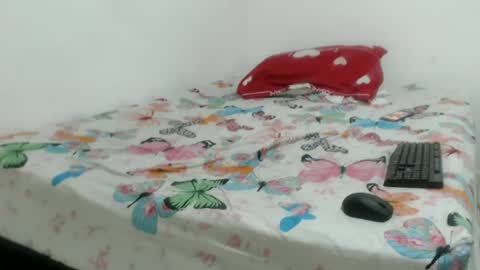 dulcefuegoxxx online show from June 11, 2026, 8:29 pm