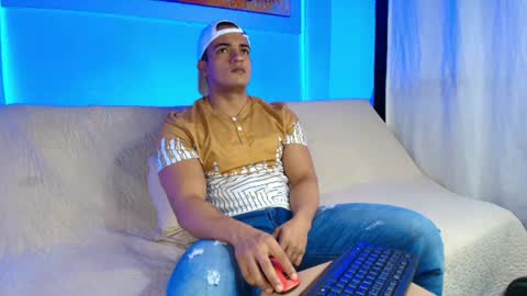 dwayne_esteven10 online show from July 27, 2026, 1:34 am