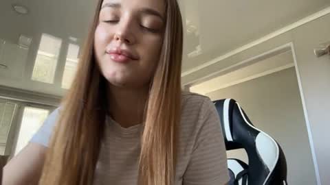 Mia online show from June 25, 2026, 10:42 am