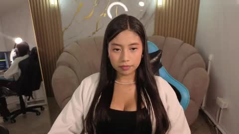 eimy18_b online show from May 9, 2026, 1:05 pm