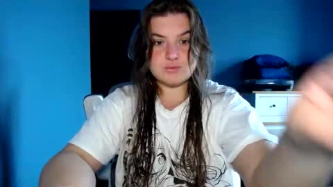 Elanis online show from July 20, 2026, 10:07 am
