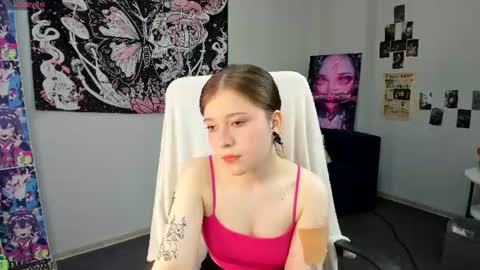 Snapshot of elara_irving chatting on July 5, 2026, 3:02 am Elly online show from July 5, 2026, 3:02 am