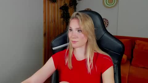 elaravoltage online show from May 20, 2026, 5:13 am