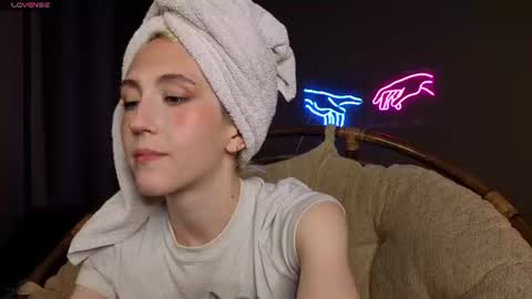 Elen  online show from July 8, 2026, 7:35 am