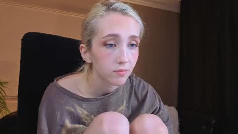 Elen  online show from July 9, 2026, 5:33 am
