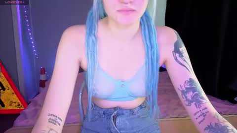 elieiza_xo online show from July 16, 2026, 9:04 am
