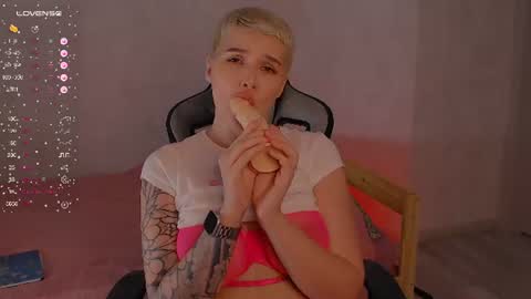 elise_day online show from June 25, 2026, 2:10 pm