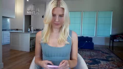Liz online show from November 10, 2025, 8:52 pm