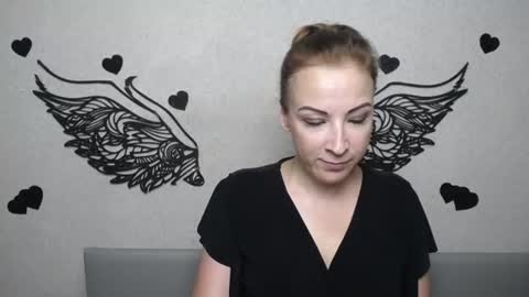 ElizabethSho online show from July 3, 2026, 5:19 pm