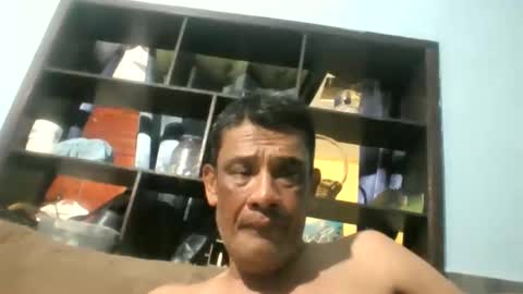 eljim323323 online show from April 20, 2026, 7:44 am