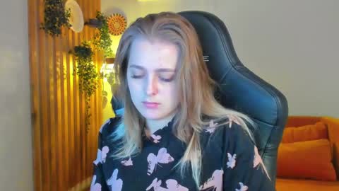 EllaBells online show from May 2, 2026, 5:12 am