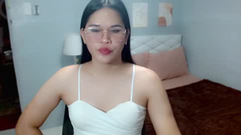 EllaFord online show from June 17, 2026, 4:08 pm