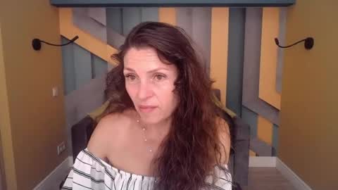 EllaLongs online show from July 7, 2026, 11:25 am