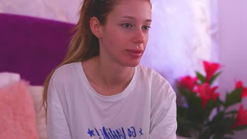 EllinaNuria online show from April 28, 2026, 4:17 am