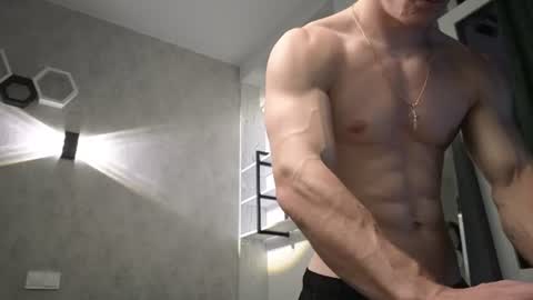 elliot_muscle04 online show from June 20, 2026, 6:11 pm