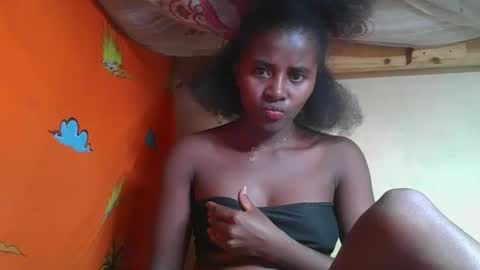 Snapshot of ellodi chatting on May 19, 2026, 2:01 pm Ellodi online show from May 19, 2026, 2:01 pm