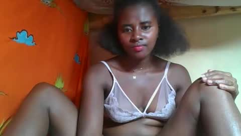 Snapshot of ellodi chatting on May 25, 2026, 8:42 am Ellodi online show from May 25, 2026, 8:42 am