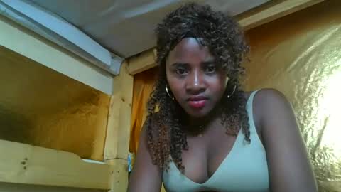 Snapshot of ellodi chatting on June 15, 2026, 10:34 pm Ellodi online show from June 15, 2026, 10:34 pm