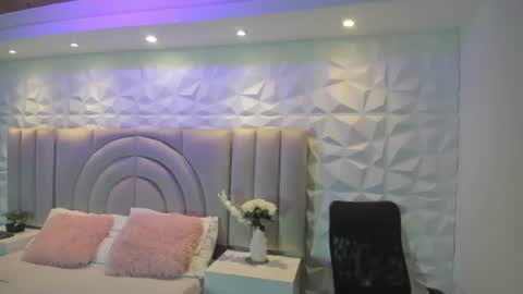 Ellye online show from July 5, 2026, 11:17 am