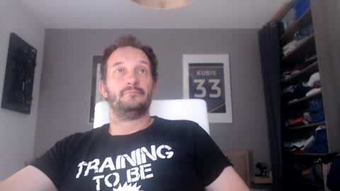 Snapshot of elpiloto05 chatting on July 15, 2026, 11:26 am Elpiloto online show from July 15, 2026, 11:26 am
