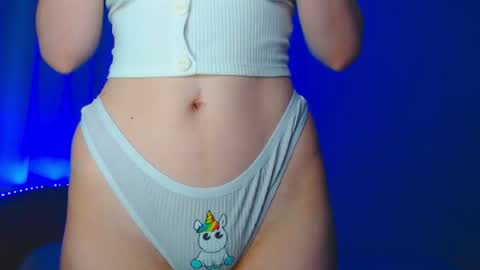 Emely online show from July 9, 2026, 5:44 am