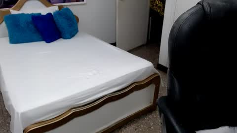 emiliaa_hot online show from July 31, 2026, 10:42 pm