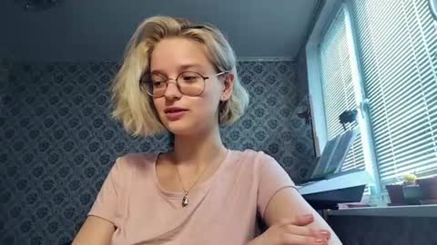Snapshot of emiliastillwell chatting on August 2, 2026, 6:12 am Emi online show from August 2, 2026, 6:12 am