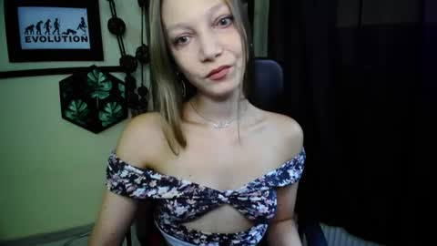 Emilly online show from July 19, 2026, 6:17 am