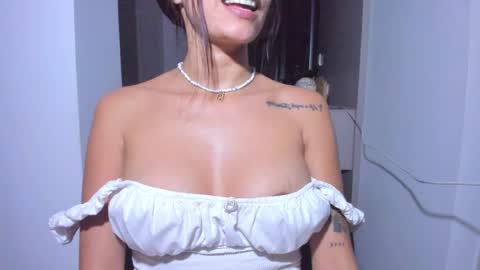 Snapshot of emillyhils1 chatting on May 14, 2026, 1:34 am emilly online show from May 14, 2026, 1:34 am