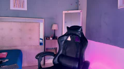 emily_castillo1_ online show from July 25, 2026, 6:33 am