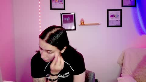 Snapshot of emily_lindey_ chatting on June 17, 2026, 6:38 am Emily Lindey online show from June 17, 2026, 6:38 am