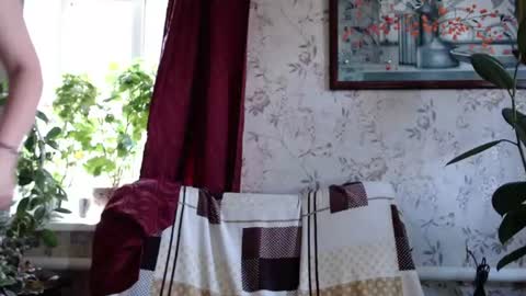 EmilyDoth online show from July 17, 2026, 4:52 am