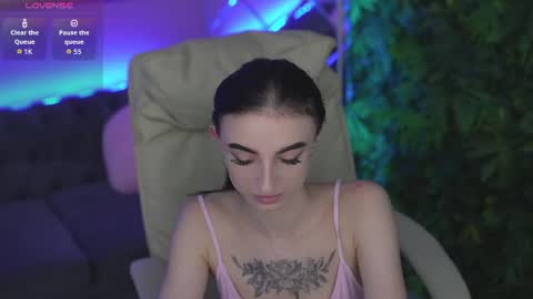 emilyymoon online show from July 19, 2026, 6:50 am