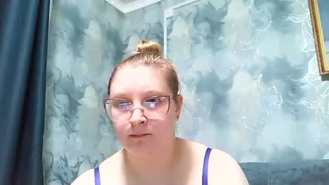 Snapshot of emmamelody944534 chatting on June 2, 2026, 5:15 pm emmamelody online show from June 2, 2026, 5:15 pm