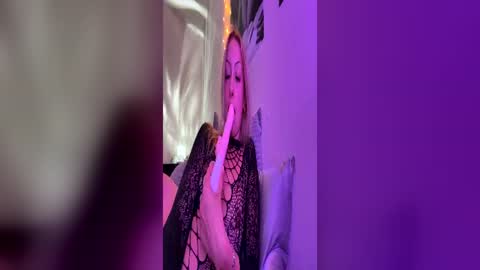 Snapshot of emmaraee chatting on June 21, 2026, 11:07 pm emmaraee online show from June 21, 2026, 11:07 pm