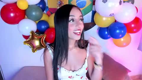 Snapshot of emmarios_qm chatting on June 18, 2026, 10:25 pm Emma online show from June 18, 2026, 10:25 pm